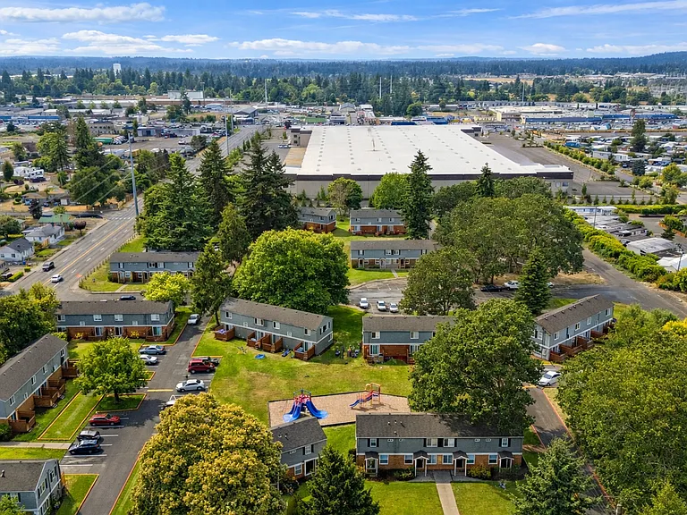 Pacific Walk Townhomes - Your New Oasis — Photo 3
