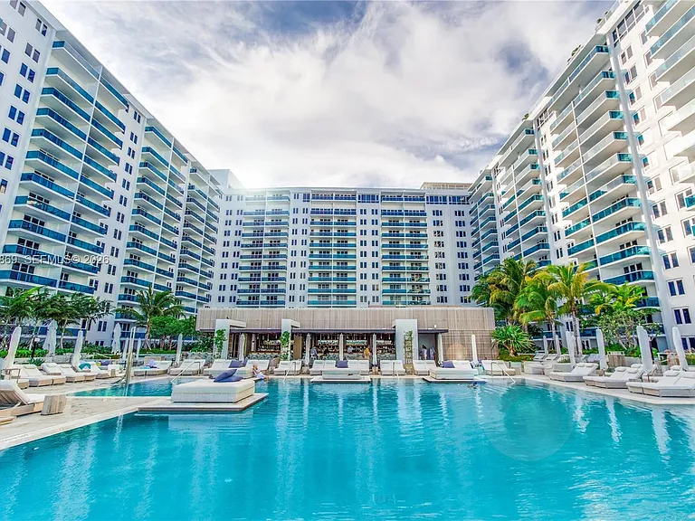 2301 Collins Ave #1026 — Photo 3