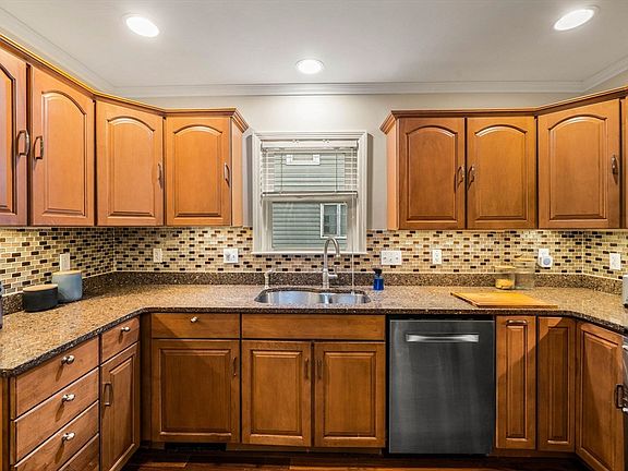 4th image of 11 Evans Rd