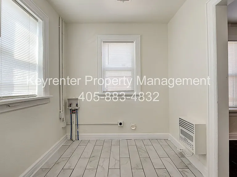 N Gatewood Ave Duplex — Photo 16