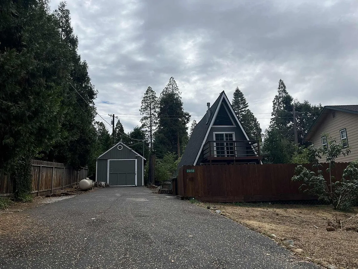 Building Photo - 20150 Manzanita St