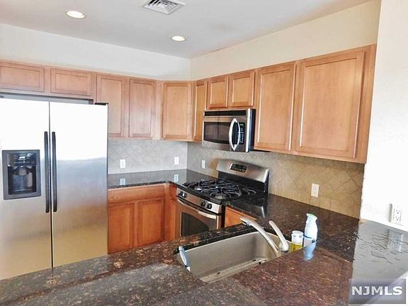 5th image of 380-382 Anderson Ave #3C