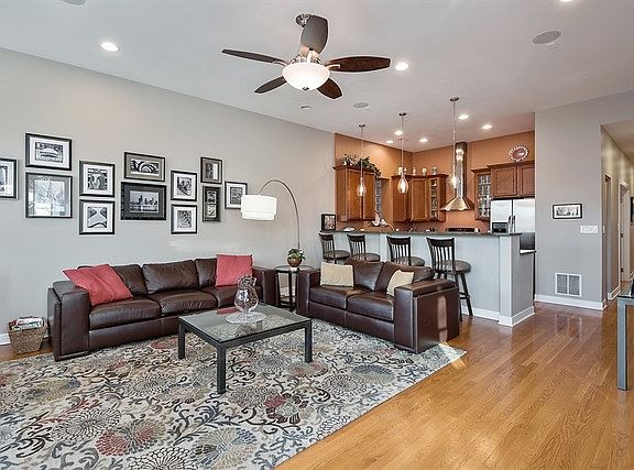 3rd image of 2214 W North Ave Unit 302