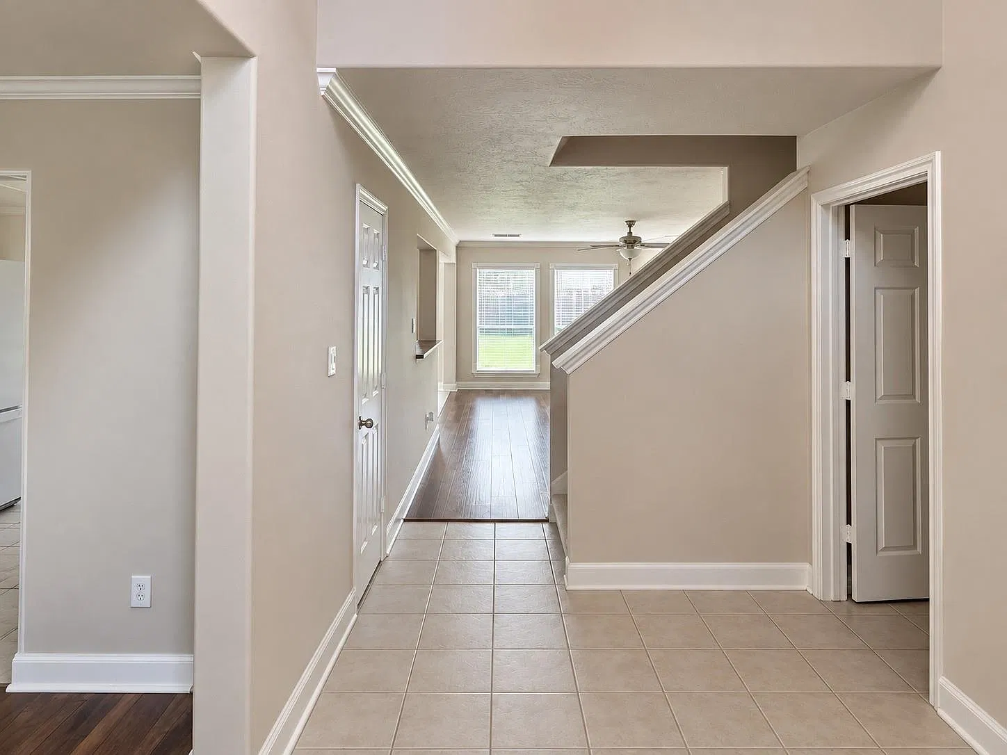 4 bed, 2.5 bath, 2149 sqft, $2,475 — Photo 3