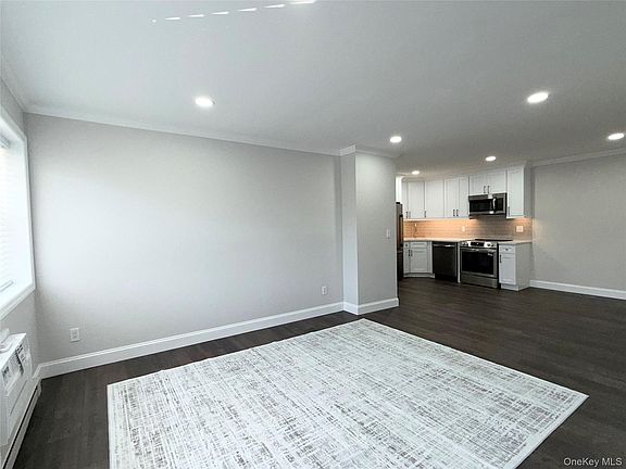 5th image of 100 Connetquot Avenue #10
