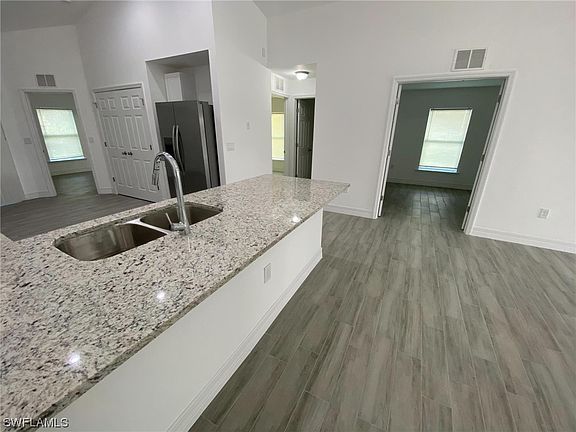 3rd image of 4512/4514 18th St SW