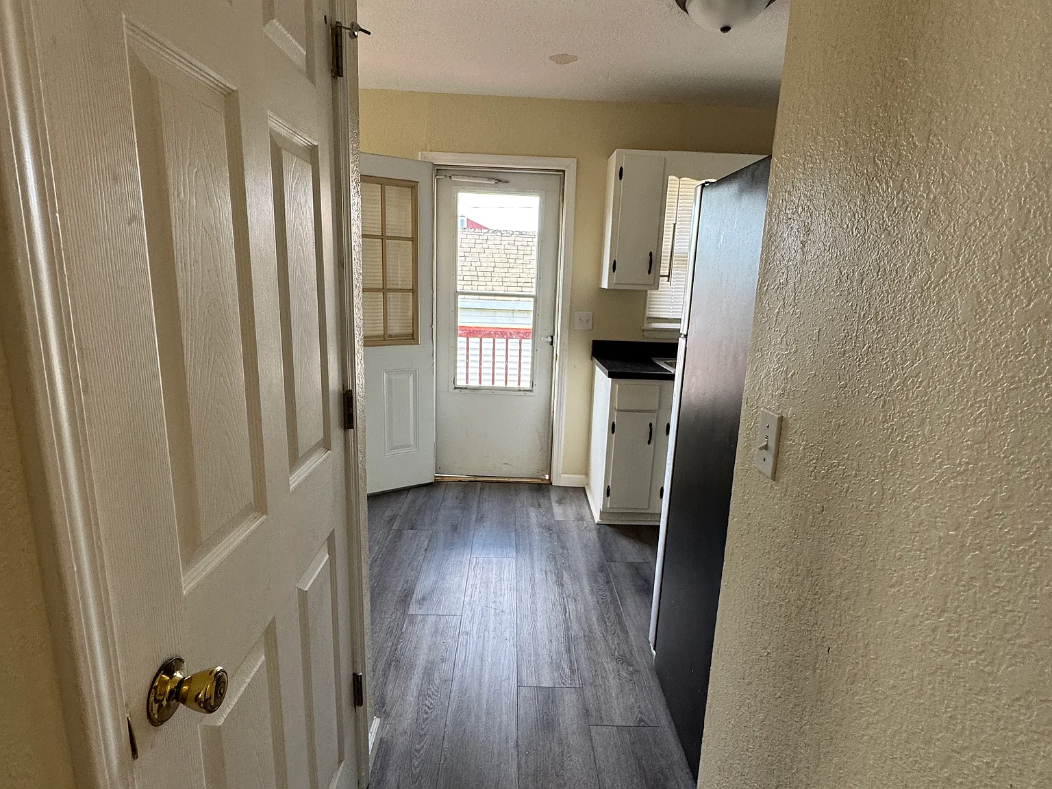 4 bed, 2384 sqft, $1,200 — Photo 3