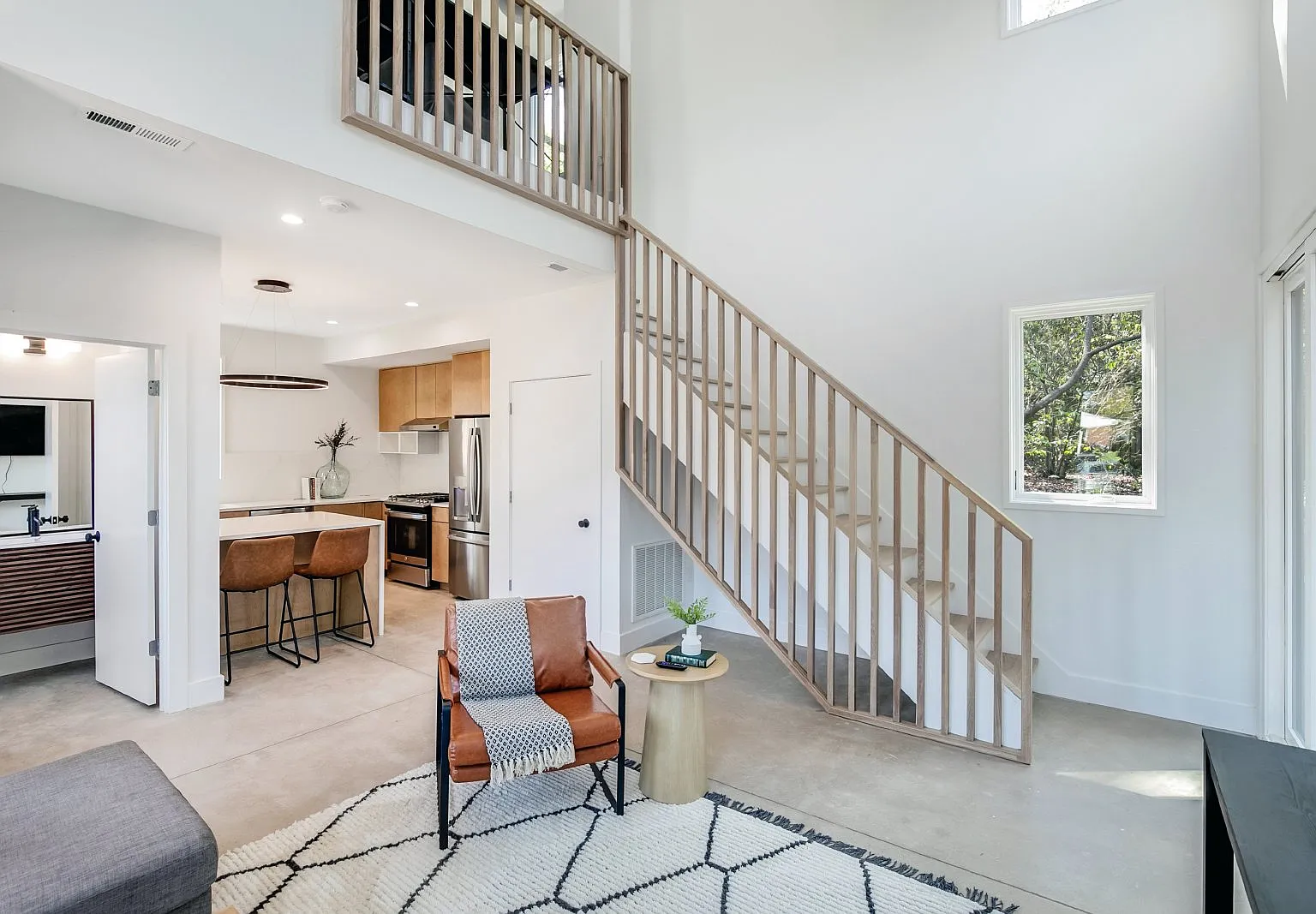 1 bed, 1.5 bath, 703 sqft, $2,300 — Photo 2