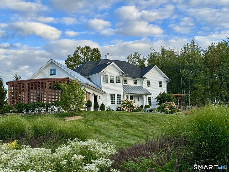 1st image of 220 Painter Hill Road