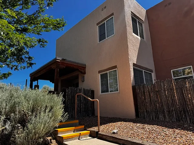 2 bed, 950 sqft, $2,200 — Photo 2