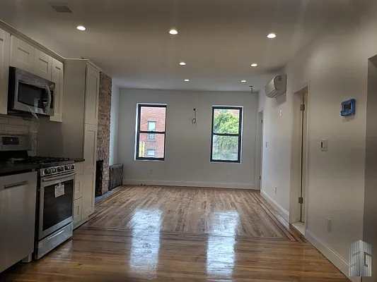 Rented by Skyline Group Real Estate | media 21