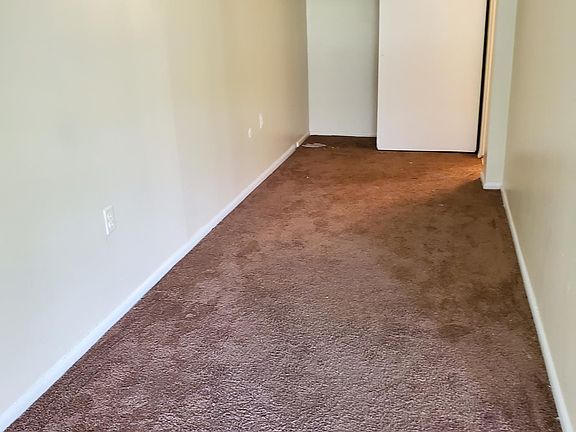 3rd image of 6922 N Broad St APT J1