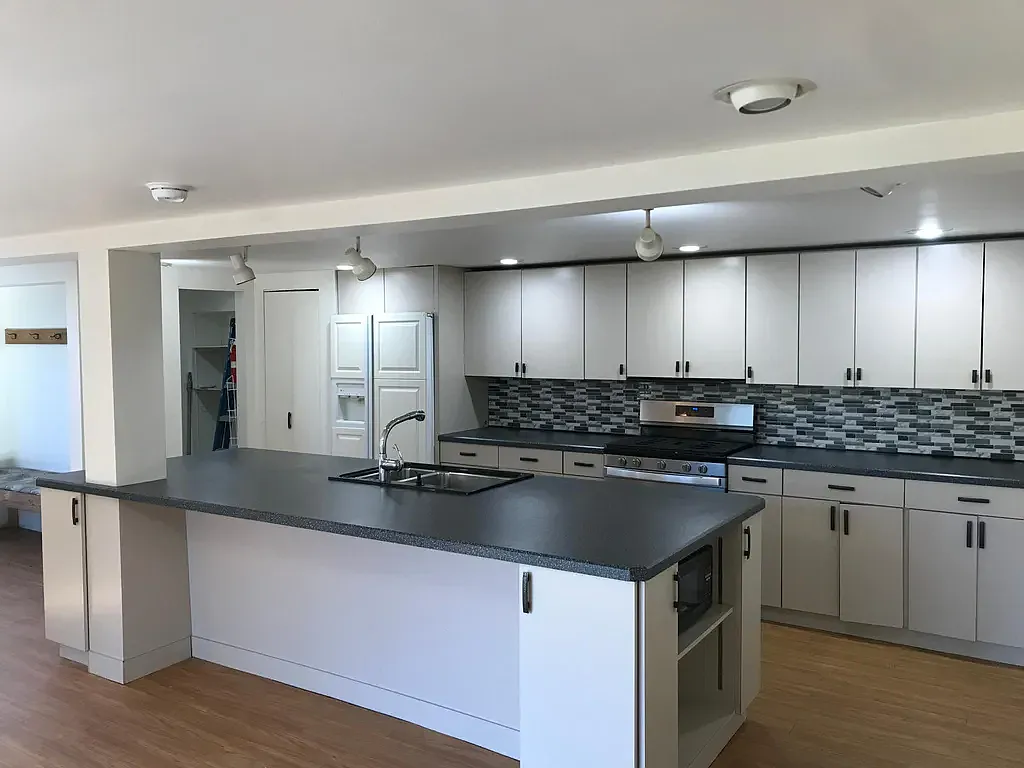 4 bed, 2.5 bath, 3000 sqft, $3,600 — Photo 4