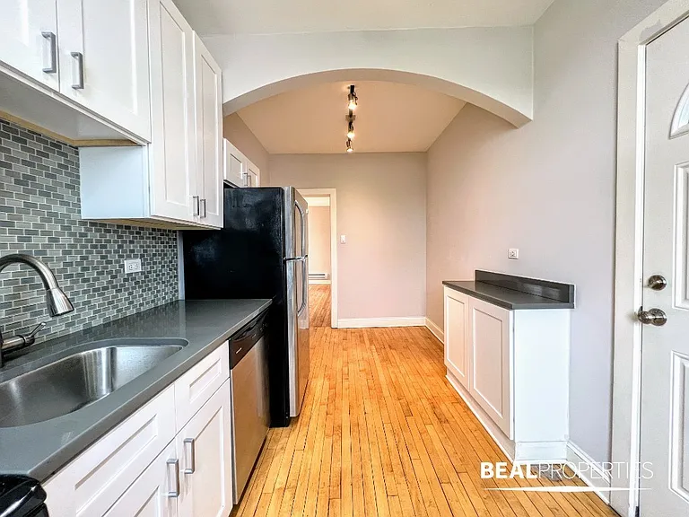 2321 N Rockwell St #B3 — Photo 10