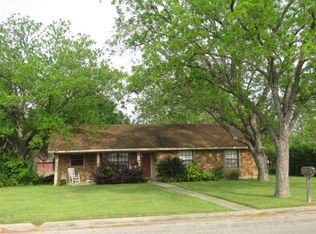 515 S Walnut Ave, Luling, TX 78648