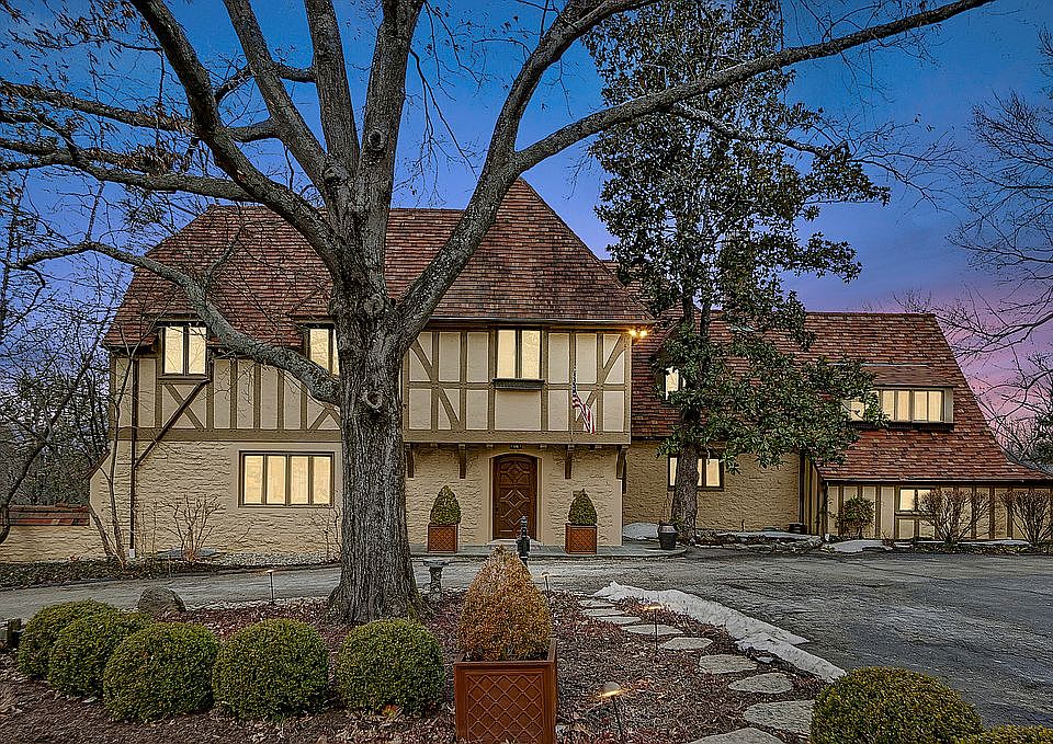 1st image of 5 Stanley Ln