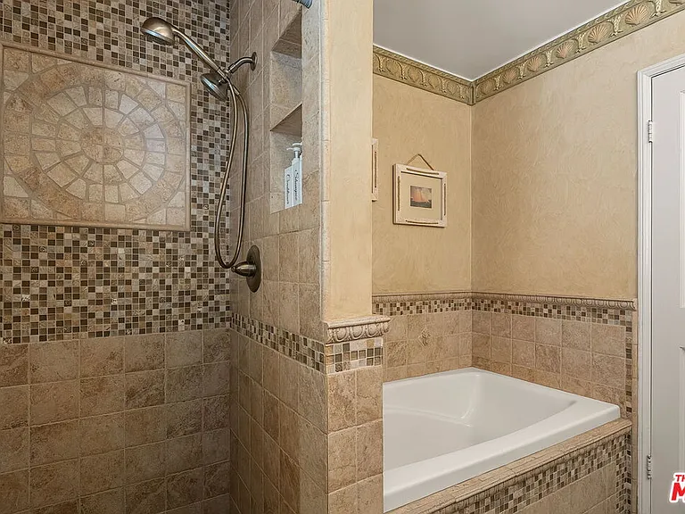 1121 21st St #1 — Photo 21