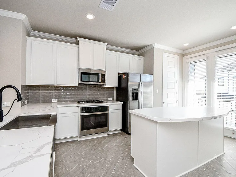 2033 Millbridge Spg S — Photo 2