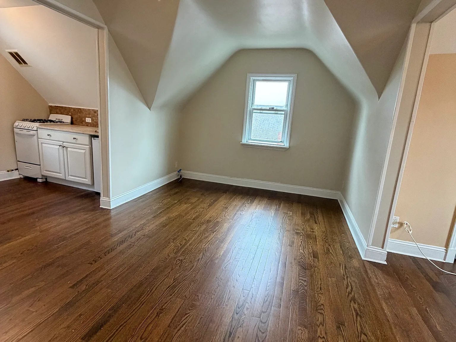 Studio, $1,600 — Photo 4