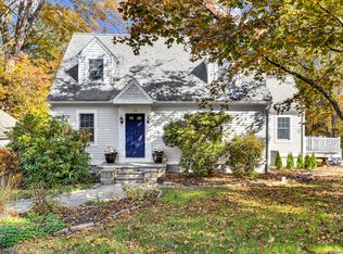 31 Cedarhurst Ln, Milford, CT 06461