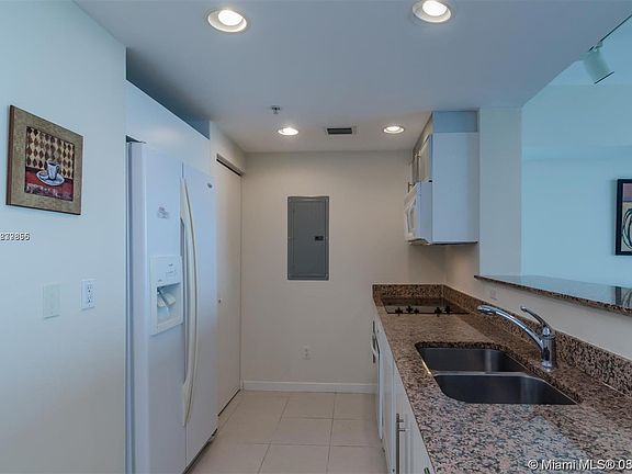 2nd image of 325 Biscayne Blvd #3220