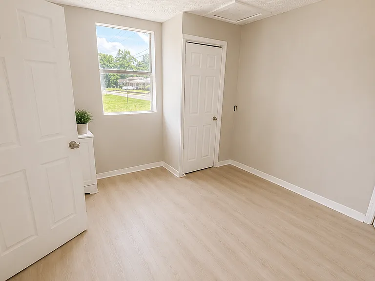 401 Carver Dr — Photo 8