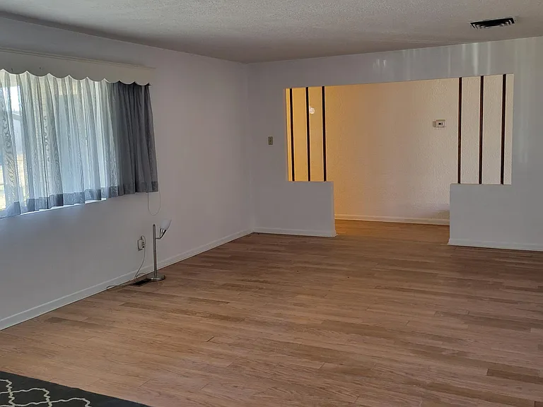 1536 E River Rd — Photo 15