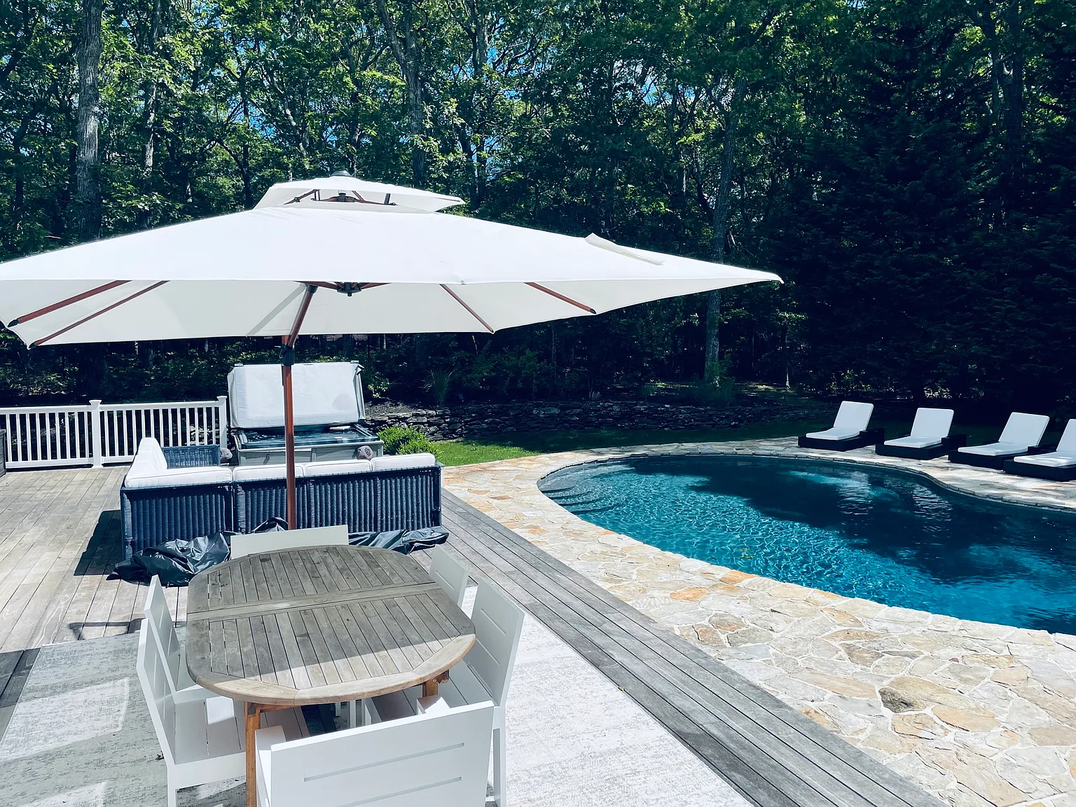 Southampton Luxe Comfort Summer 2026 - Beautiful Updated Private — Photo 2