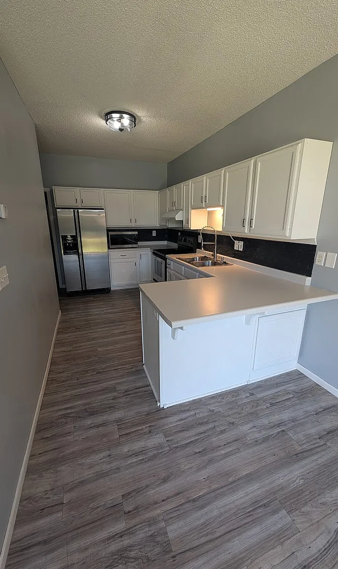 3 bed, 1.5 bath, 1420 sqft, $1,995 — Photo 2