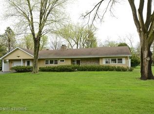 107 Arlington Dr, Barrington, IL 60010
