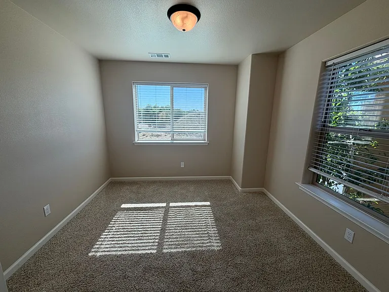 1194 Velarde Cir — Photo 36