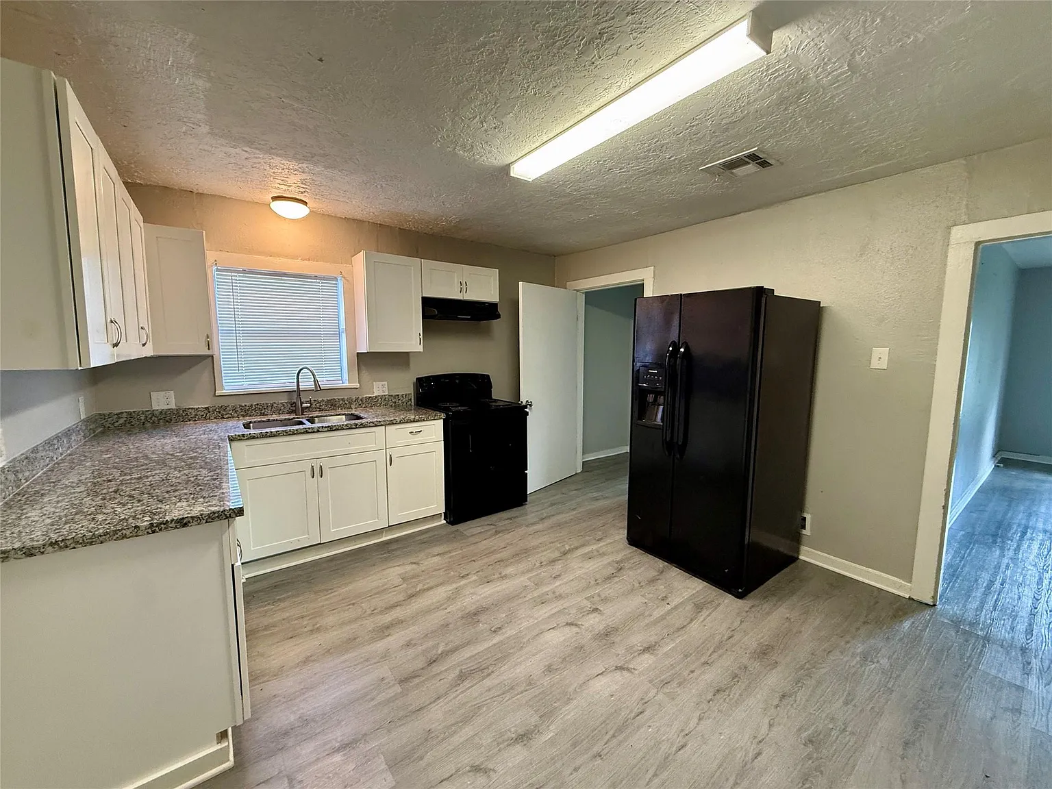 4 bed, 1.0 bath, 1206 sqft, $1,400 — Photo 4