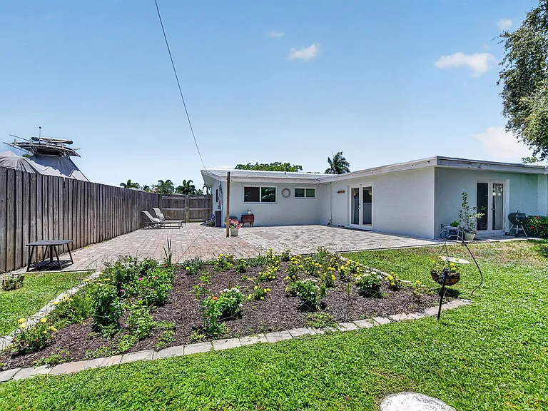 807 SW 3rd St — Photo 45