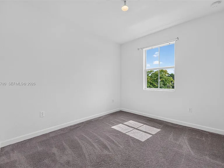 1586 SE 27th Ter #1586 — Photo 31