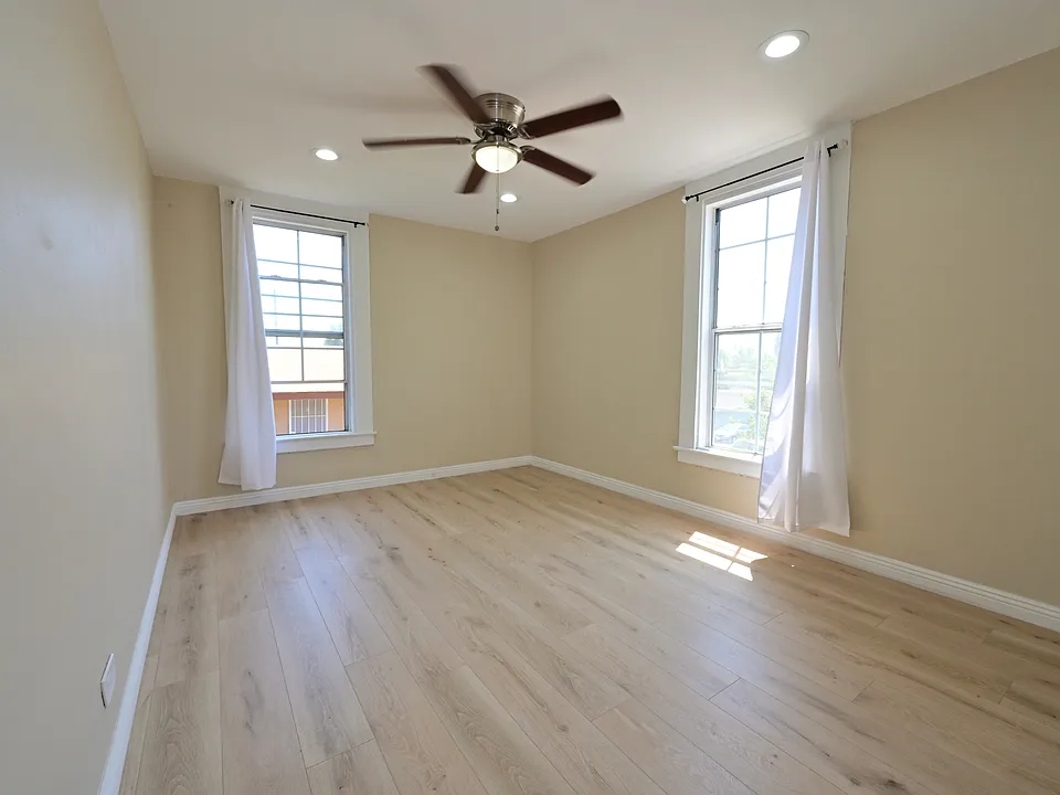 328 E Olive Ave