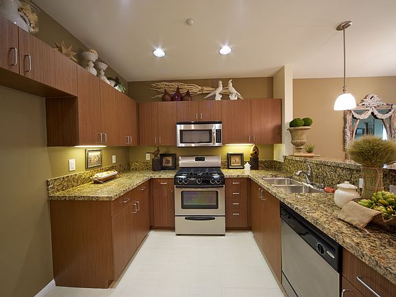 2nd image of 844 S Fedora St #202