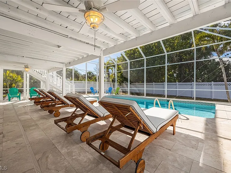 424 Lagoon Dr — Photo 34