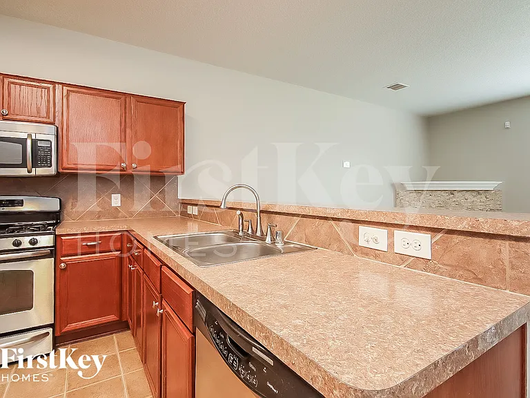 1018 Lamson Ct — Photo 6