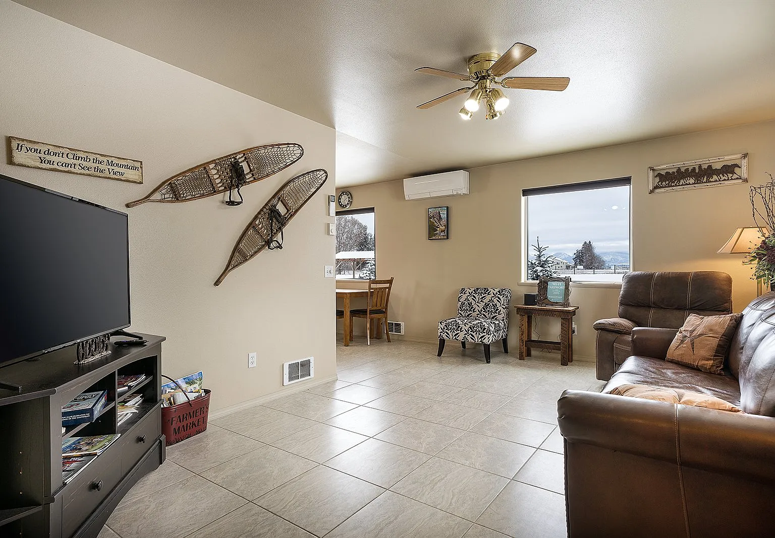 2 bed, 1.0 bath, $1,865 — Photo 2
