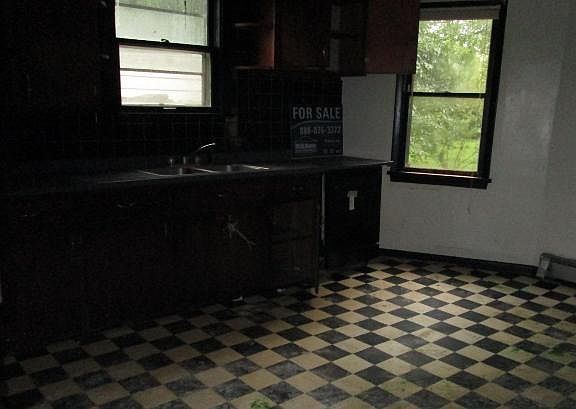 5th image of 813 Eales Ave