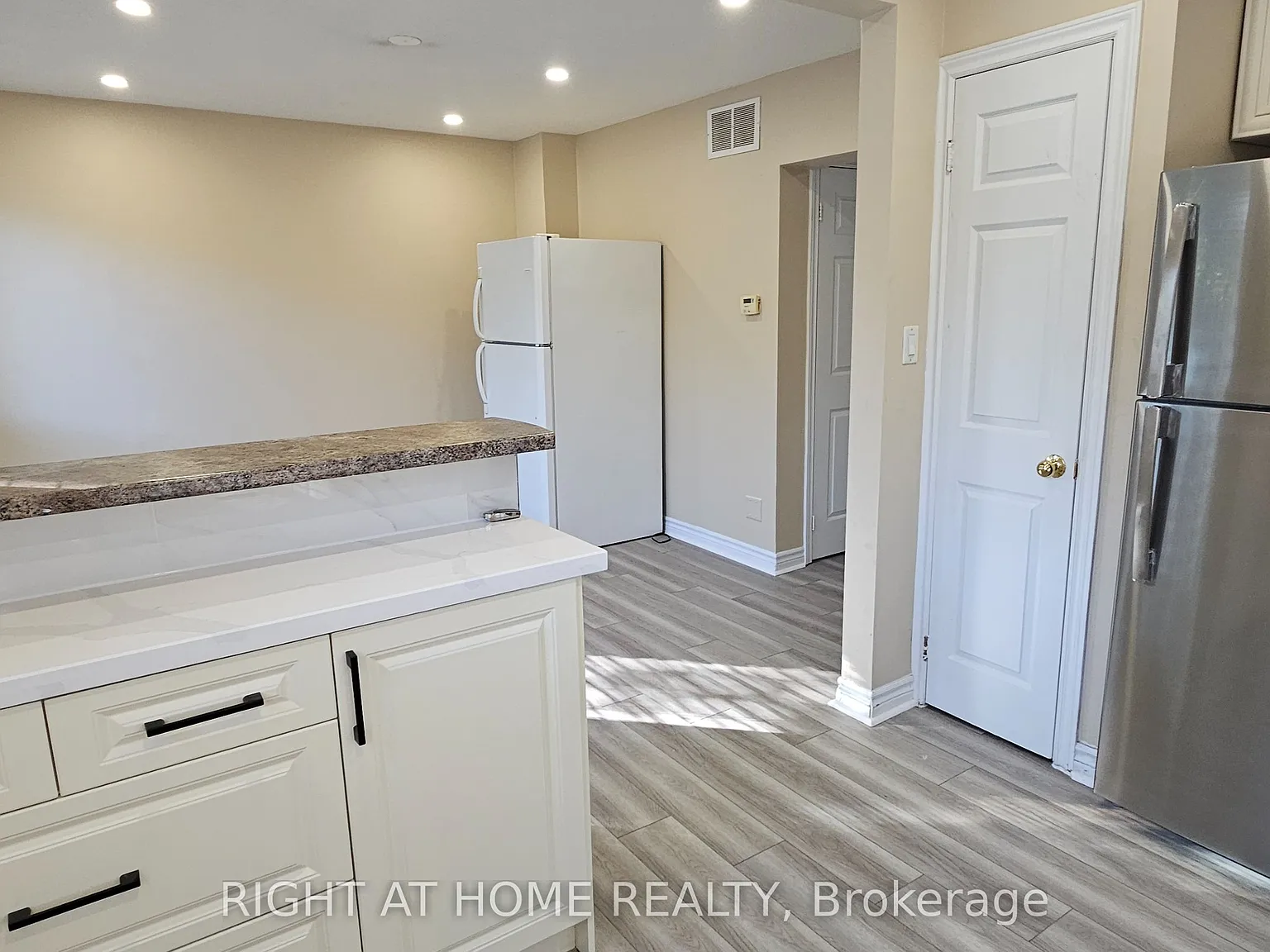 5 bed, $2,900 — Photo 3