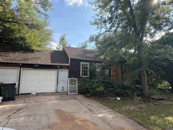 921 E 21st St, Lawrence, KS 66046
