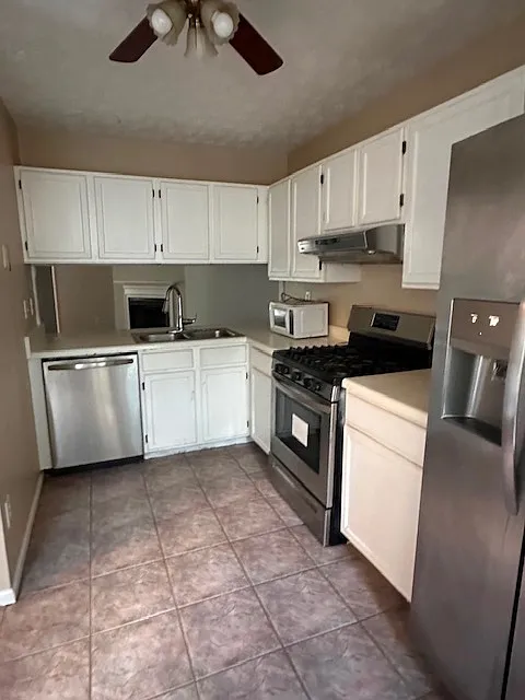 3 bed, 3.5 bath, 1800 sqft, $1,800 — Photo 2