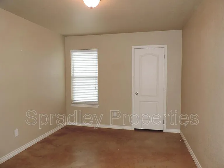 767B E Ridge Blvd — Photo 10