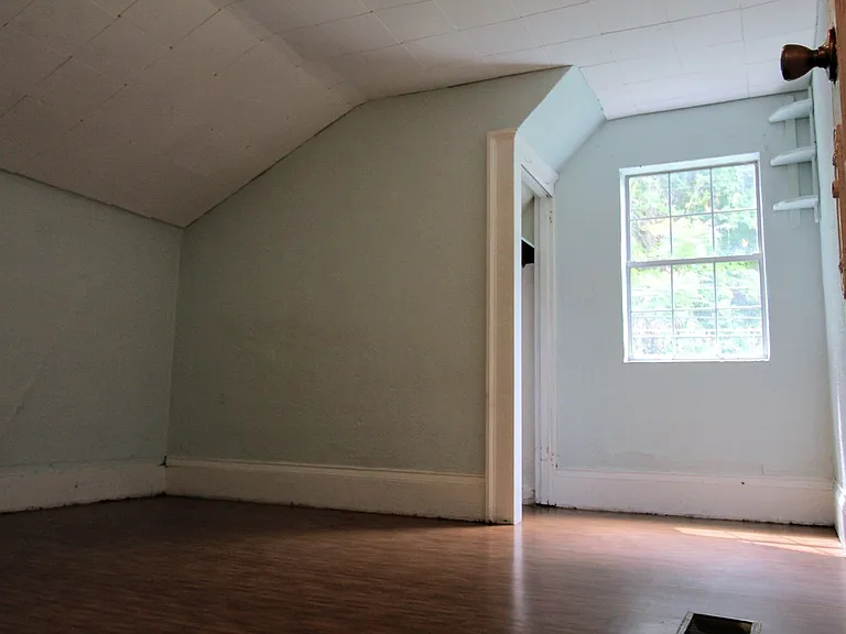 1021 College Ave — Photo 21