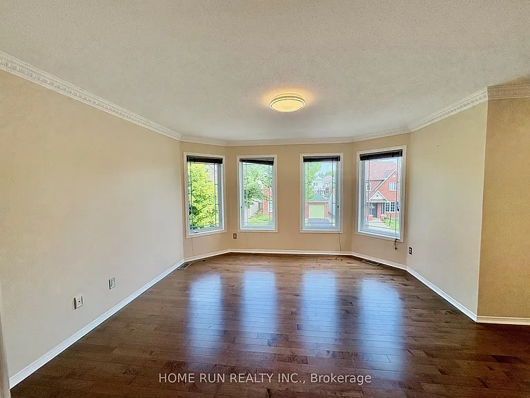 52 Collington St — Photo 25