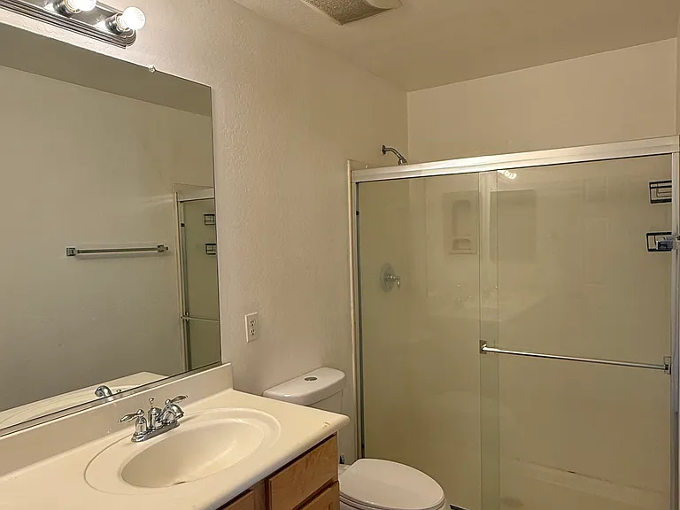 1326 Taft Ave — Photo 6
