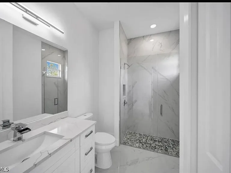 222 Pullman St — Photo 4