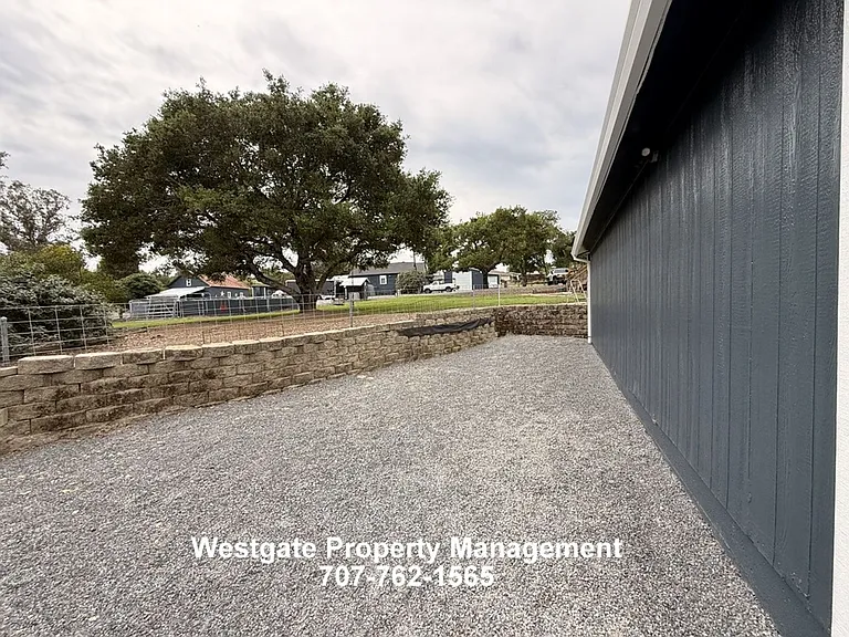 965 Eastman Ln — Photo 25