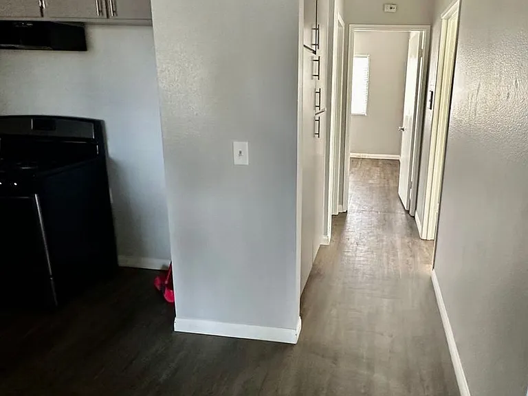 725 Franklin Ave — Photo 5